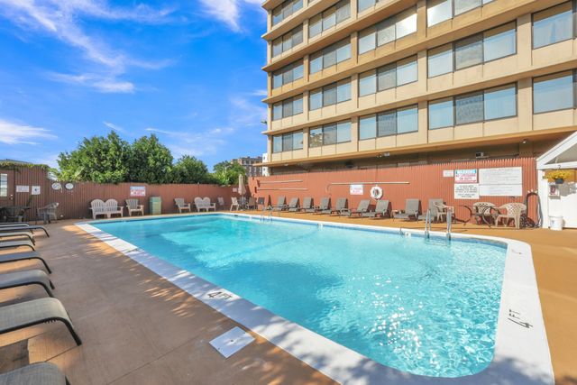 70 Southbridge St 402, Worcester, MA 01608