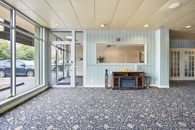70 Southbridge St 402, Worcester, MA 01608