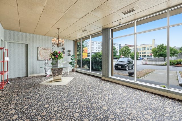 70 Southbridge St 402, Worcester, MA 01608