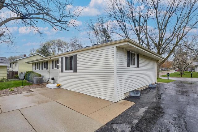 6199 River Trail DRIVE, Milwaukee, WI 53225