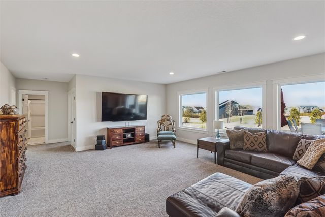 2719 Blooming Heights Drive, Norwalk, IA 50211