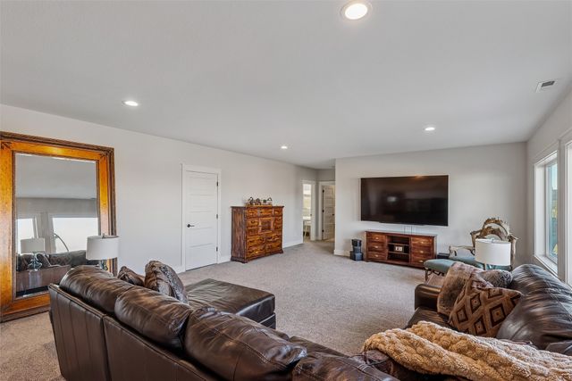 2719 Blooming Heights Drive, Norwalk, IA 50211