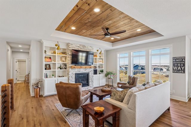 2719 Blooming Heights Drive, Norwalk, IA 50211