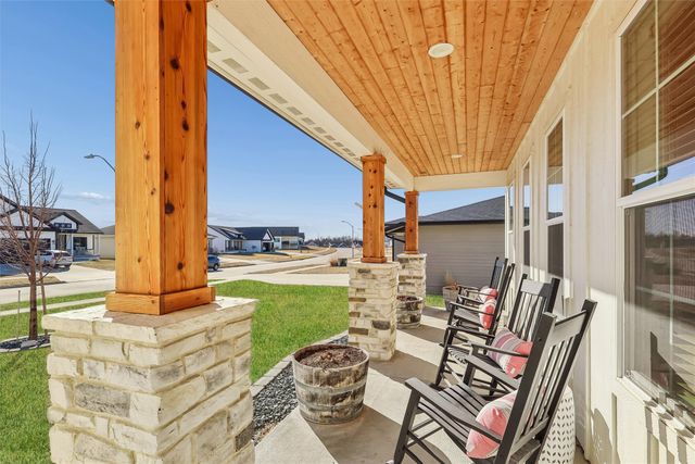 2719 Blooming Heights Drive, Norwalk, IA 50211