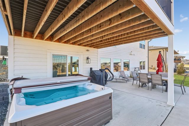 2719 Blooming Heights Drive, Norwalk, IA 50211