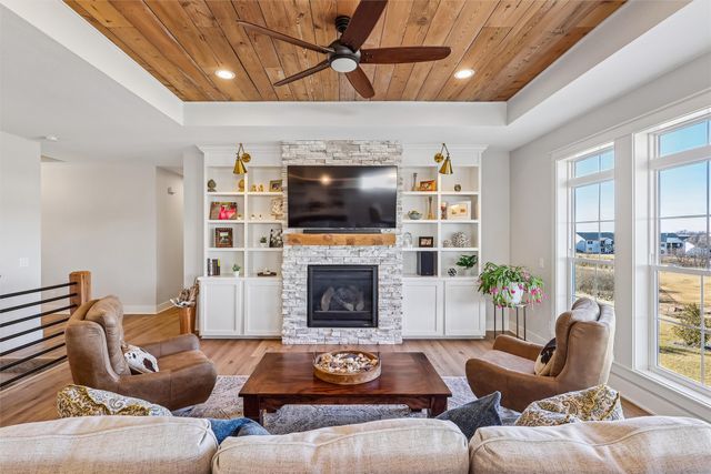 2719 Blooming Heights Drive, Norwalk, IA 50211