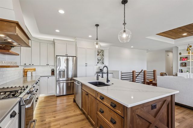 2719 Blooming Heights Drive, Norwalk, IA 50211