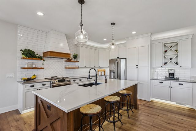 2719 Blooming Heights Drive, Norwalk, IA 50211