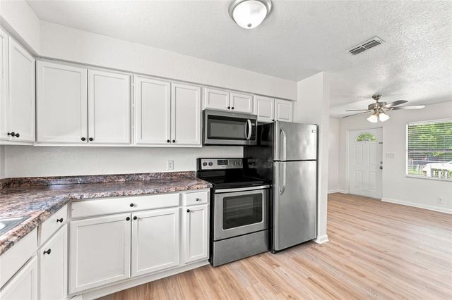 652 N JACKSON STREET, Eagle Lake, FL 33839