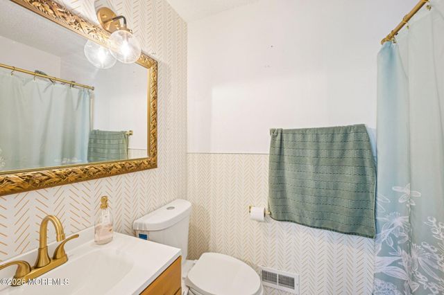 20 Greenwich Drive 2206, Galloway, NJ 08205