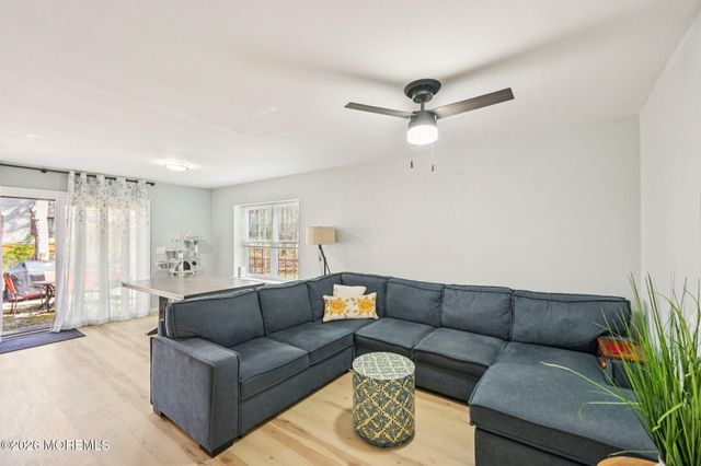 20 Greenwich Drive 2206, Galloway, NJ 08205