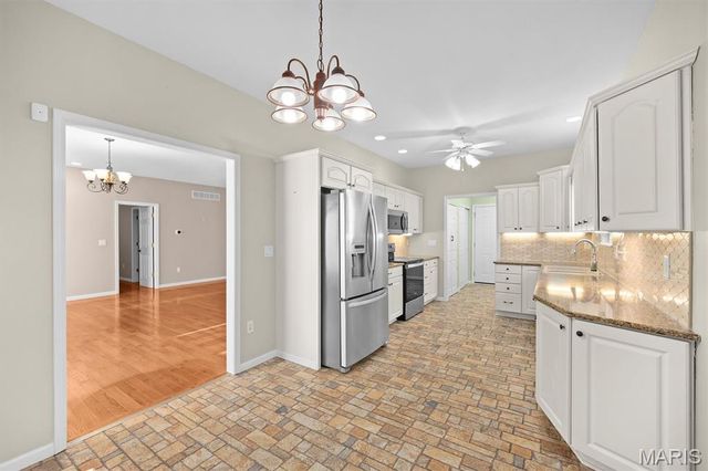 1675 Lakepointe Estates Drive, O'fallon, IL 62269