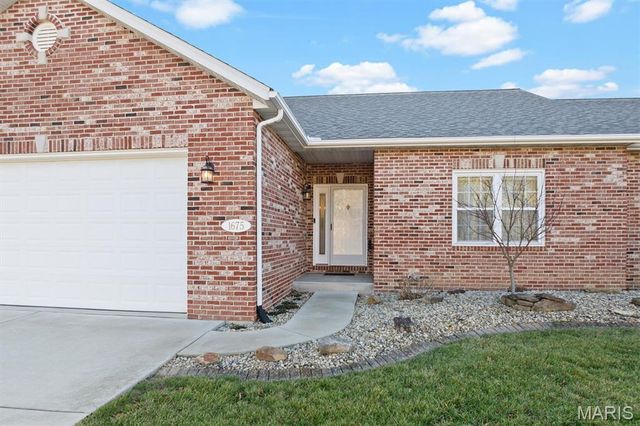 1675 Lakepointe Estates Drive, O'fallon, IL 62269