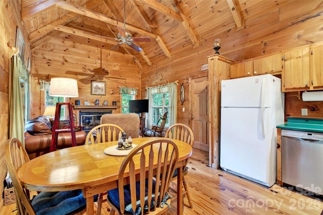 10 Camp Elliott Road, Black Mountain, NC 28711