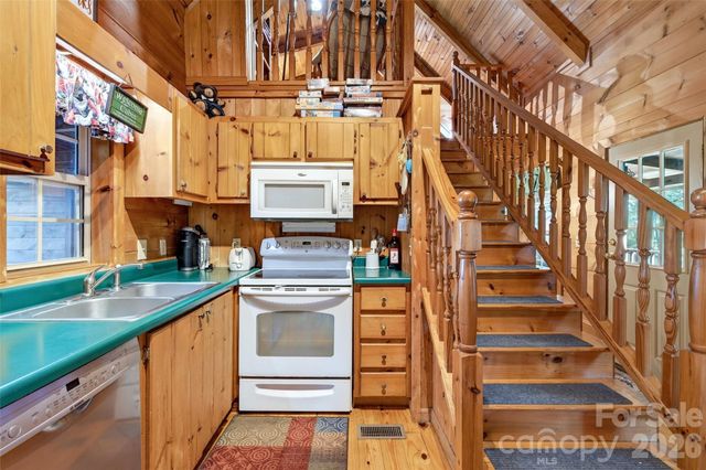 10 Camp Elliott Road, Black Mountain, NC 28711