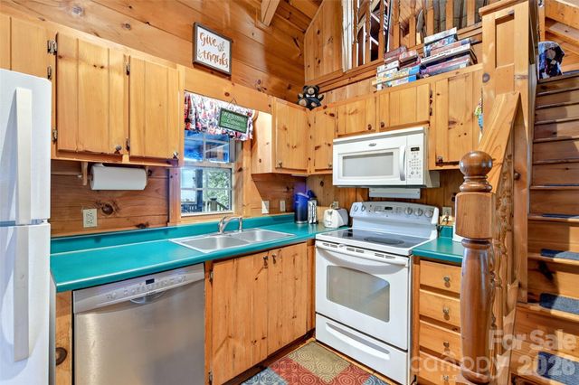 10 Camp Elliott Road, Black Mountain, NC 28711