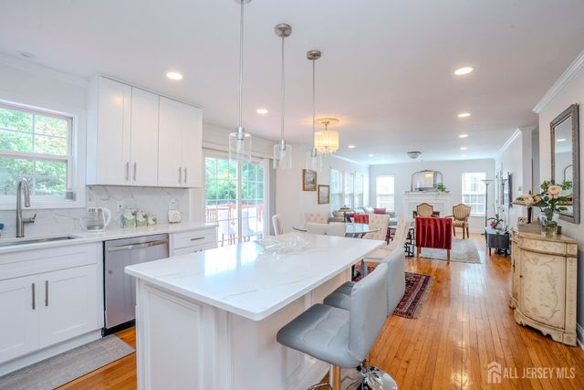 6 Fountain Drive, Franklin, NJ 08873
