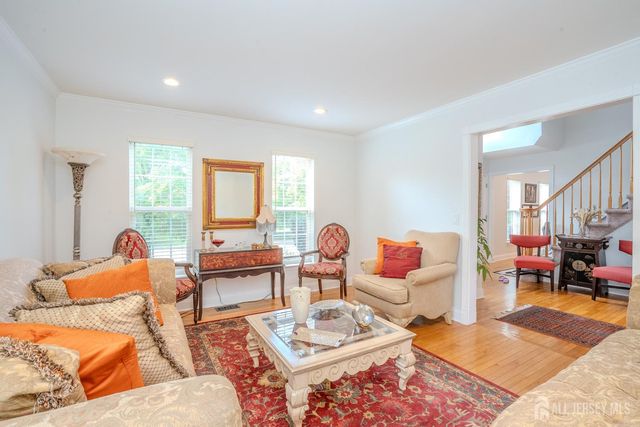 6 Fountain Drive, Franklin, NJ 08873