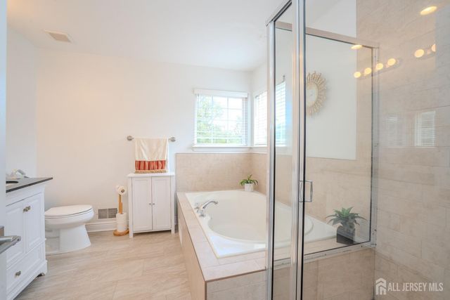 6 Fountain Drive, Franklin, NJ 08873