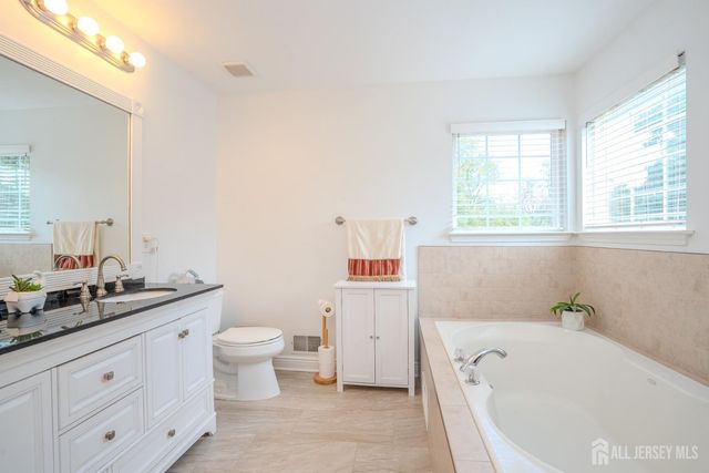 6 Fountain Drive, Franklin, NJ 08873