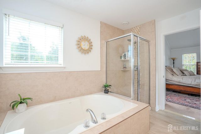 6 Fountain Drive, Franklin, NJ 08873