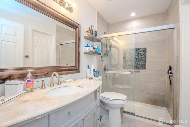 6 Fountain Drive, Franklin, NJ 08873