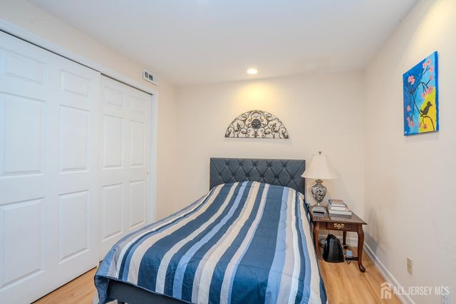 6 Fountain Drive, Franklin, NJ 08873