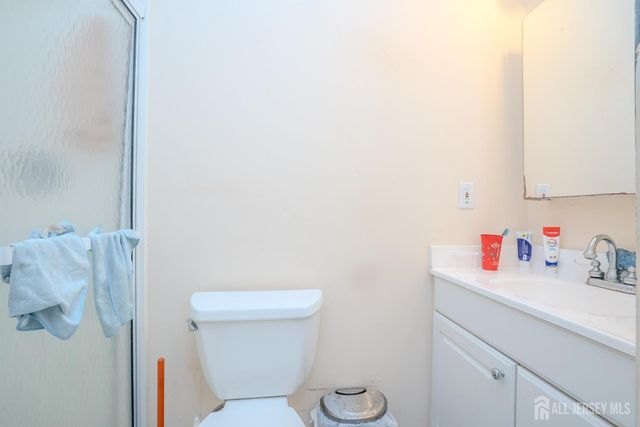 6 Fountain Drive, Franklin, NJ 08873