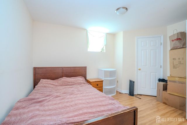 6 Fountain Drive, Franklin, NJ 08873
