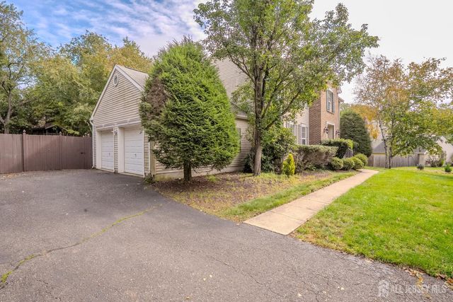 6 Fountain Drive, Franklin, NJ 08873