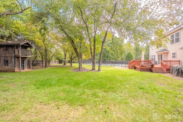 6 Fountain Drive, Franklin, NJ 08873