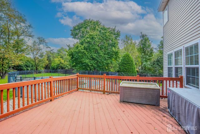 6 Fountain Drive, Franklin, NJ 08873