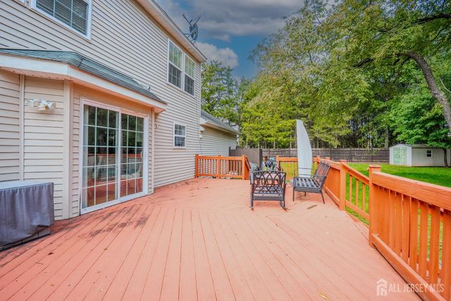 6 Fountain Drive, Franklin, NJ 08873