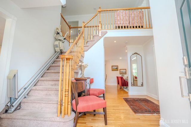 6 Fountain Drive, Franklin, NJ 08873