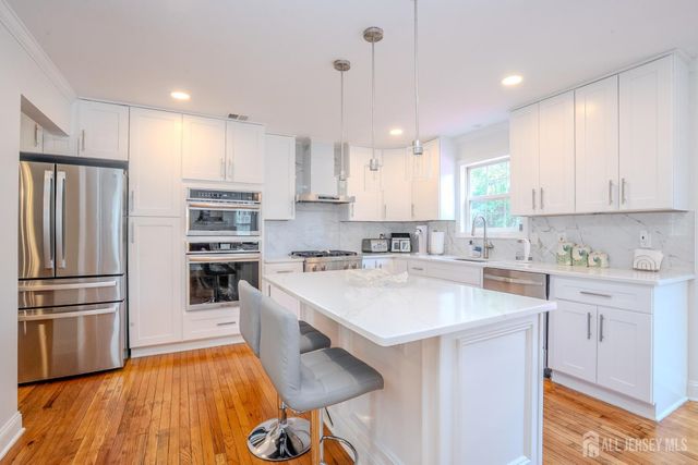 6 Fountain Drive, Franklin, NJ 08873