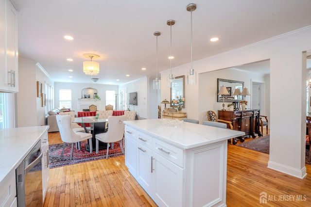 6 Fountain Drive, Franklin, NJ 08873