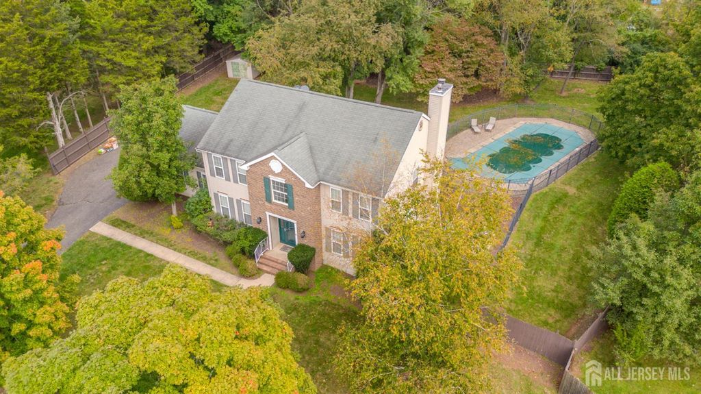 6 Fountain Drive, Franklin, NJ 08873