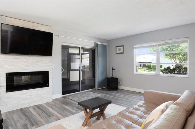 3281 38TH WAY S C, St Petersburg, FL 33711