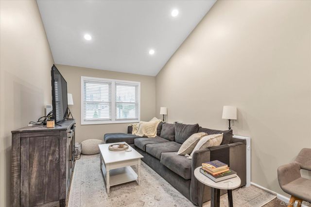 190 31st Street, Lindenhurst, NY 11757
