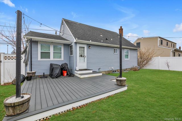 190 31st Street, Lindenhurst, NY 11757