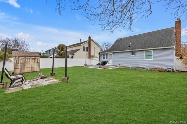 190 31st Street, Lindenhurst, NY 11757