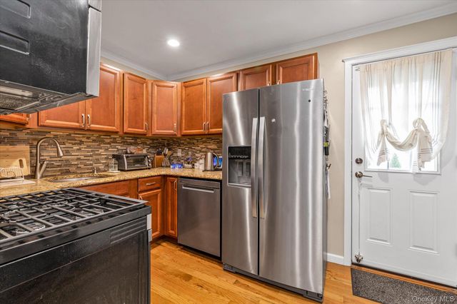 190 31st Street, Lindenhurst, NY 11757