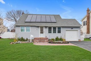 190 31st Street, Lindenhurst, NY 11757