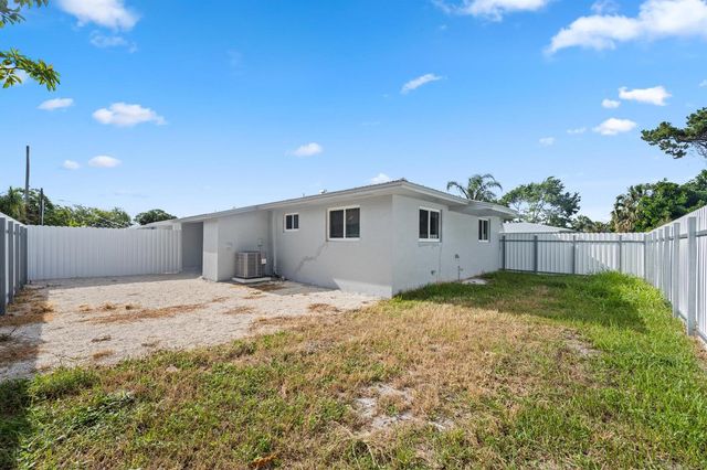 2807 Reo Lane 1, Palm Springs, FL 33461