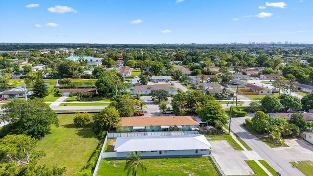 2807 Reo Lane 1, Palm Springs, FL 33461