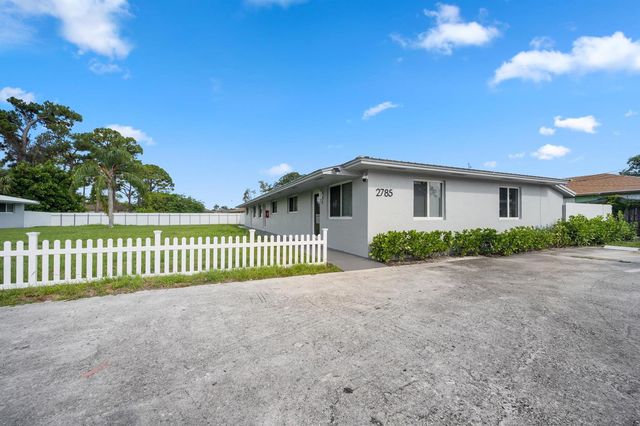 2807 Reo Lane 1, Palm Springs, FL 33461