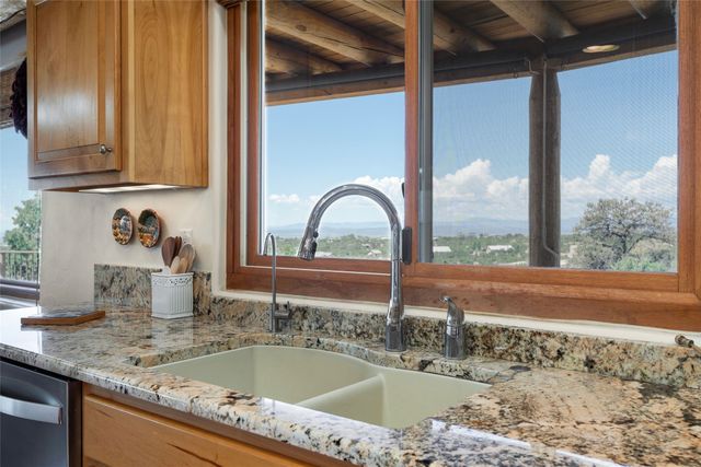 70 La Ventana Drive, Santa Fe, NM 87508