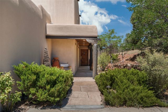 70 La Ventana Drive, Santa Fe, NM 87508