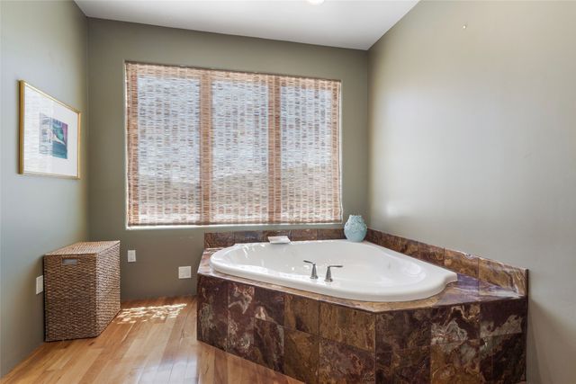 70 La Ventana Drive, Santa Fe, NM 87508