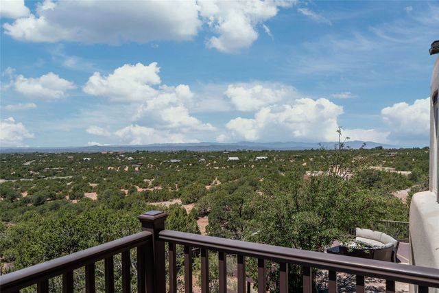 70 La Ventana Drive, Santa Fe, NM 87508